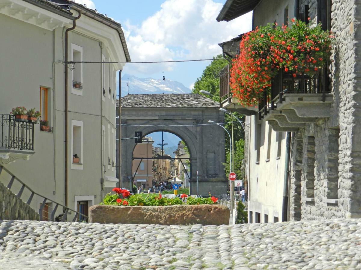 Alpine Apartment Aosta Exterior foto